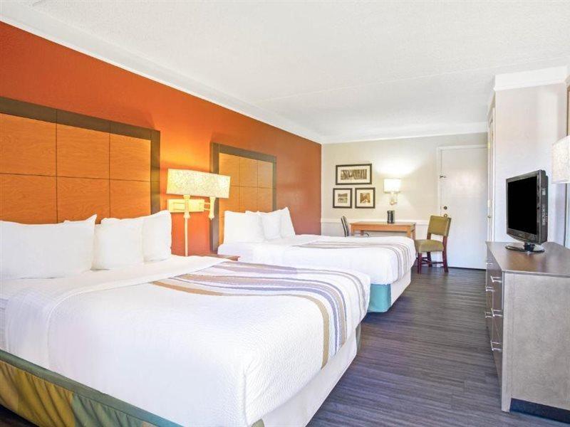La Quinta Inn By Wyndham Вікторія Екстер'єр фото