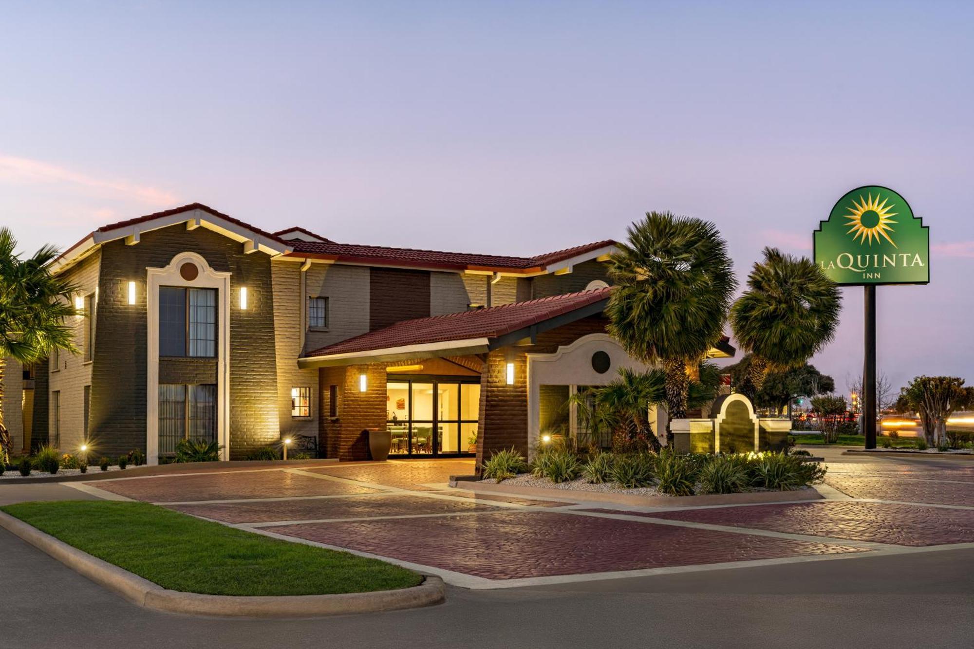 La Quinta Inn By Wyndham Вікторія Екстер'єр фото