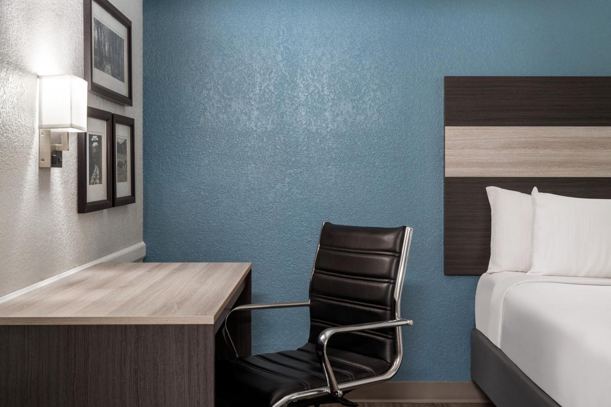 La Quinta Inn By Wyndham Вікторія Екстер'єр фото